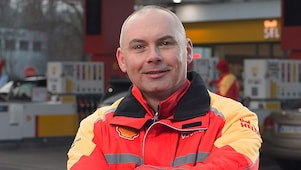 Opis historii pracownika: Emil, Doradca paliwowy / Pracownik podjazdu.