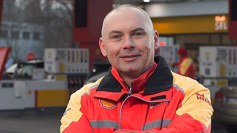 Opis historii pracownika: Emil, Doradca paliwowy / Pracownik podjazdu.