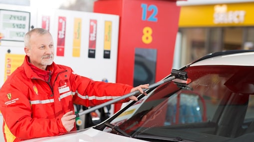 Stanisław, Forecourt Attendant