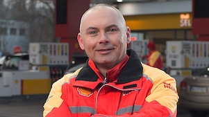 Opis historii pracownika: Emil, Doradca paliwowy / Pracownik podjazdu.