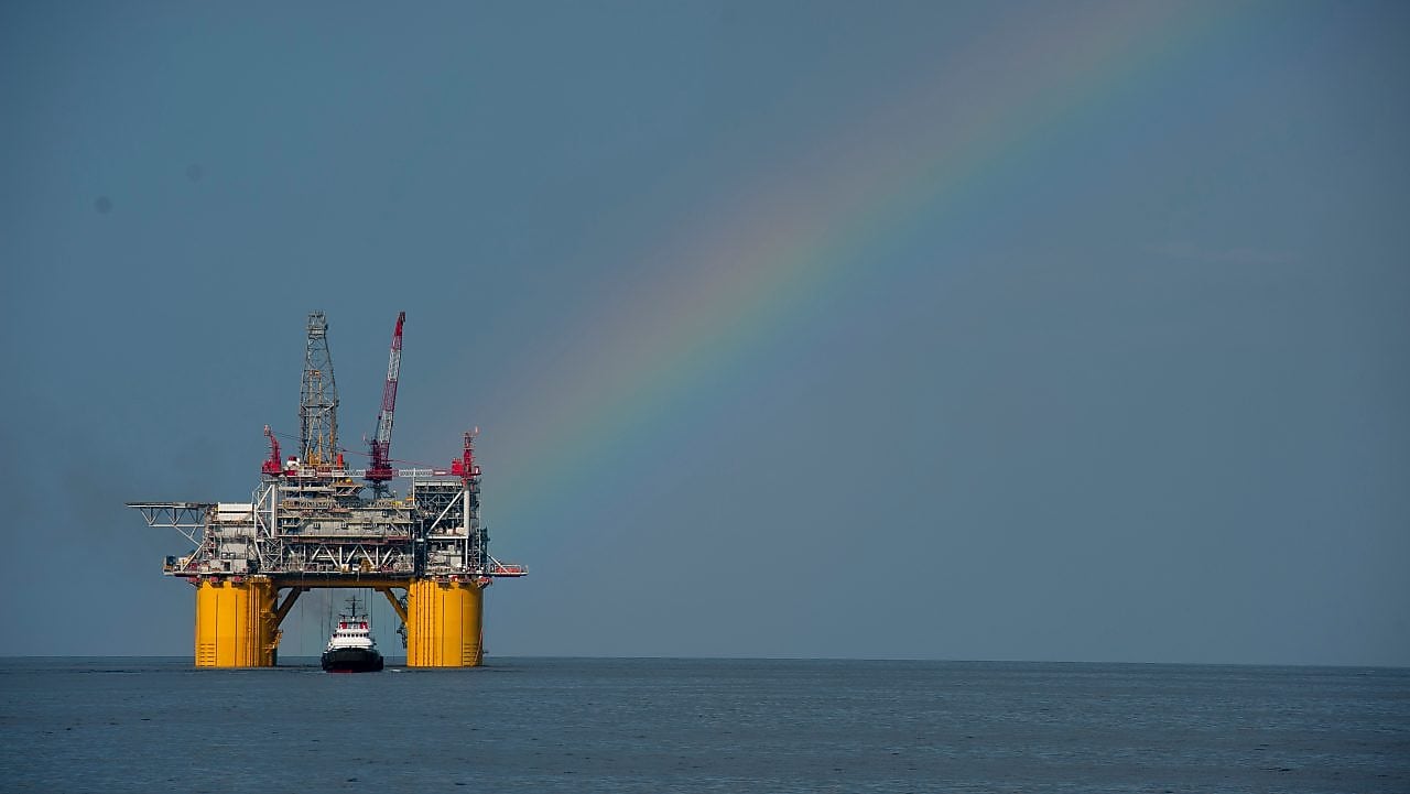 Tęcza and Platformą Mars B w Zatoce Meksykańskiej