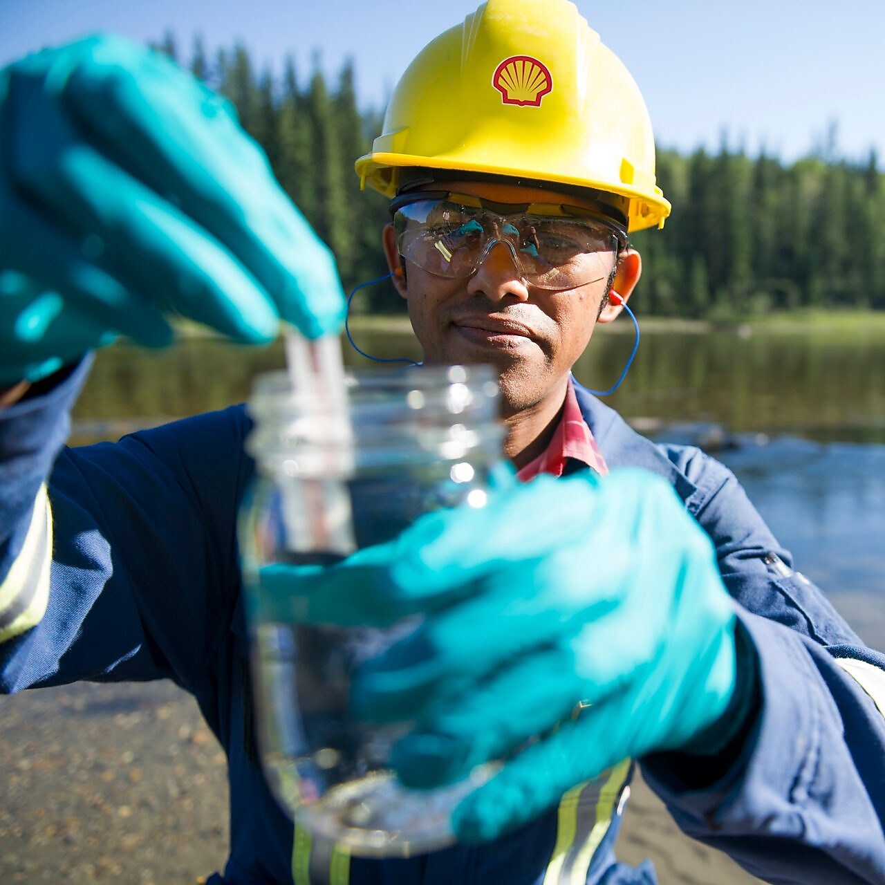 Koordynator Shell ds. Środowiska bada próbki wody