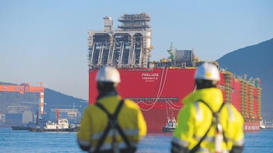 Dziewiczy rejs Prelude: wodowanie ogromnego kadłuba platformy