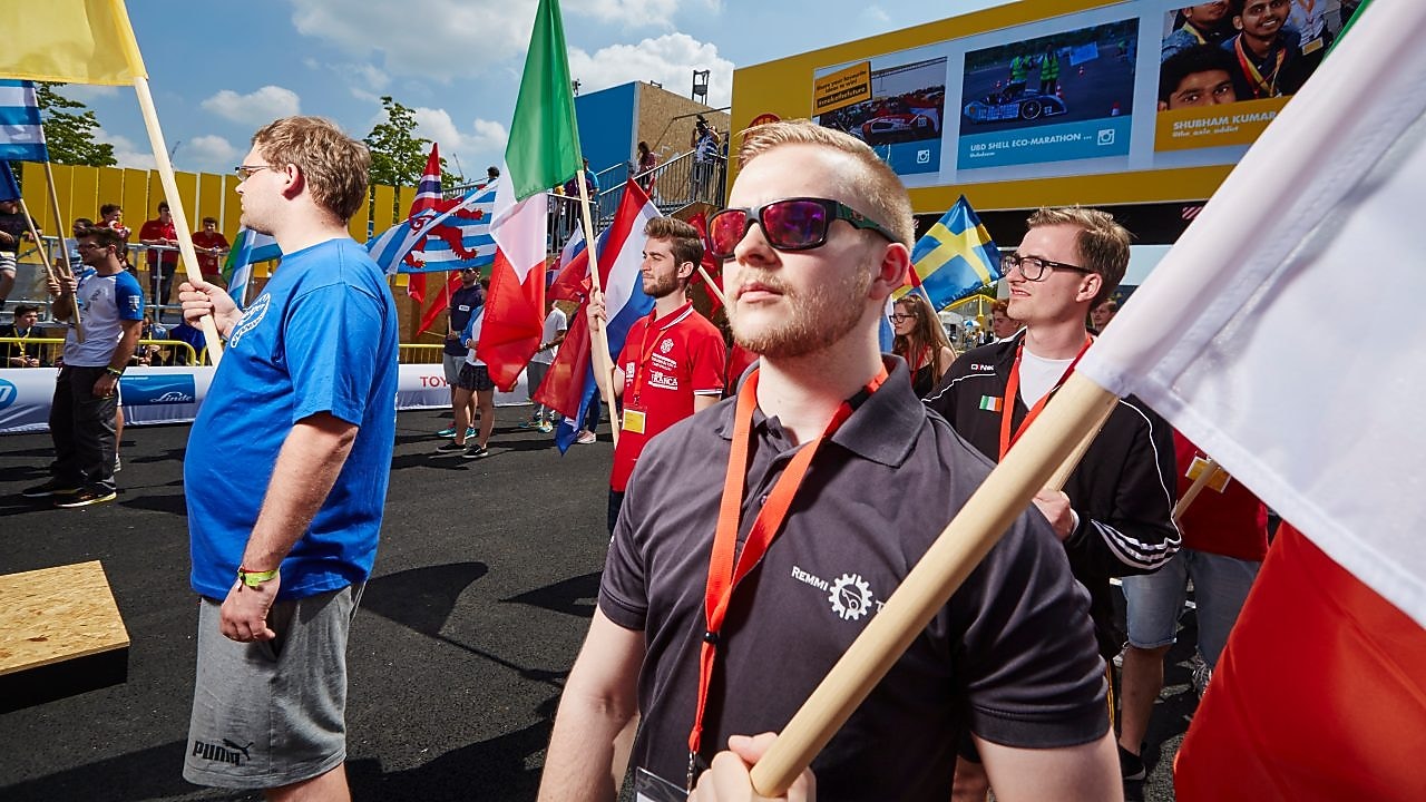 Shell Make the Future Live 2017 Zespoły odpoczywają przed wejściem na tor podczas ostatniego dnia Shell Make the Future Live, niedziela, 28 maja 2017 r. w Londynie.