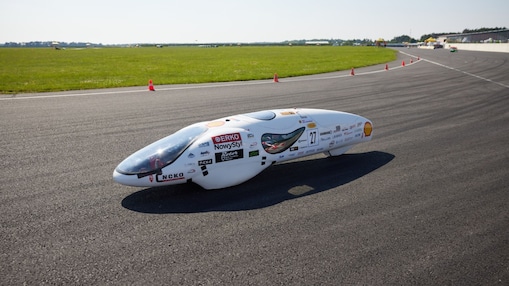 Prototype, biały bolid o podłużnym kształcie