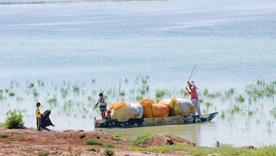 Tubylcy na kanale Yabani na poludniu Iraku.