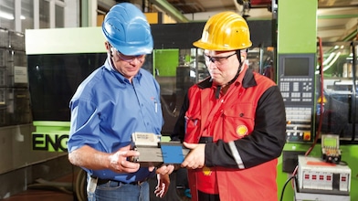 workers talking on site