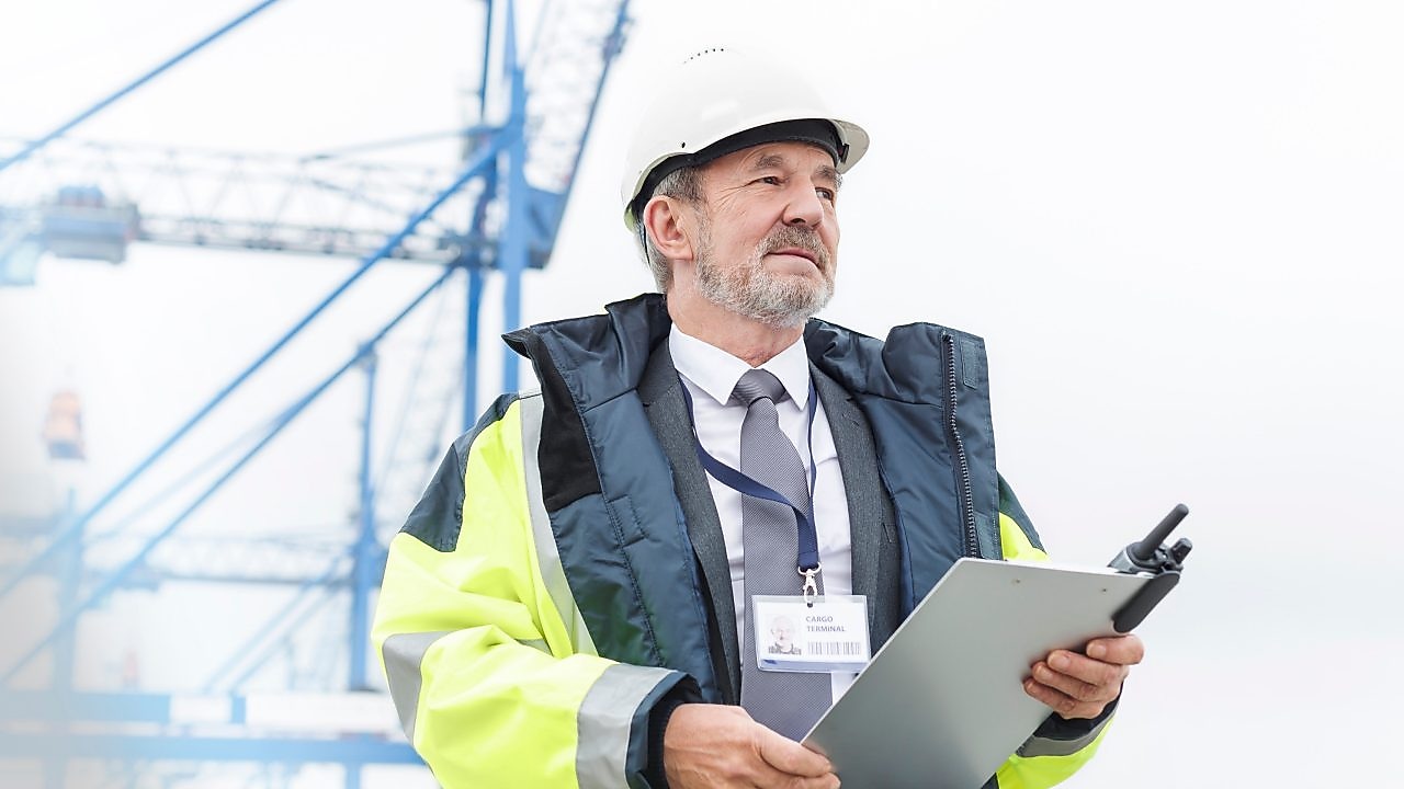 Pracownik przemysłowy w zakładzie