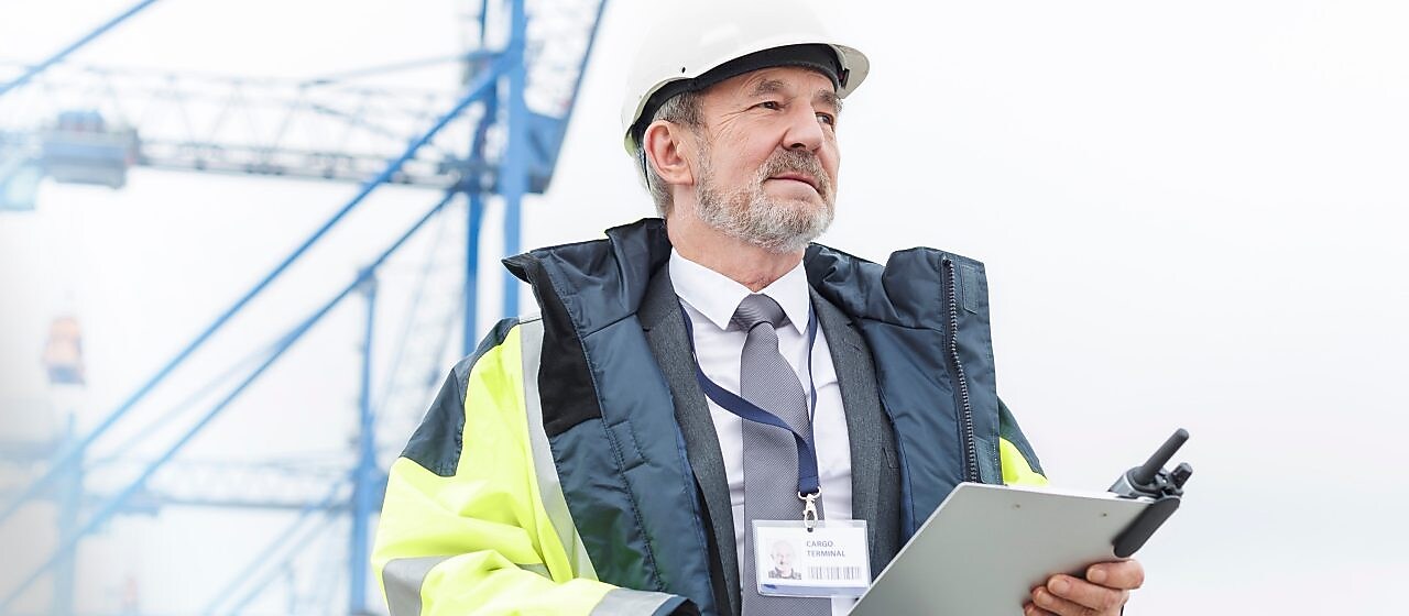 Pracownik przemysłowy w zakładzie