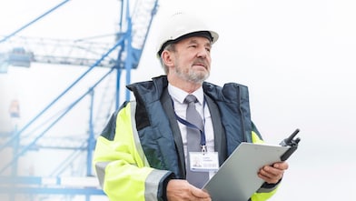 Pracownik przemysłowy w zakładzie