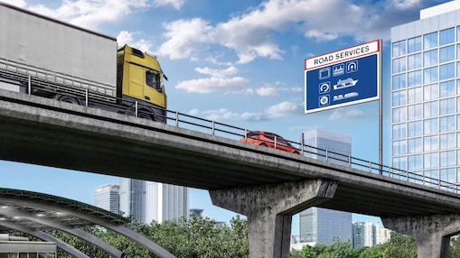 czerwony van na autostradzie