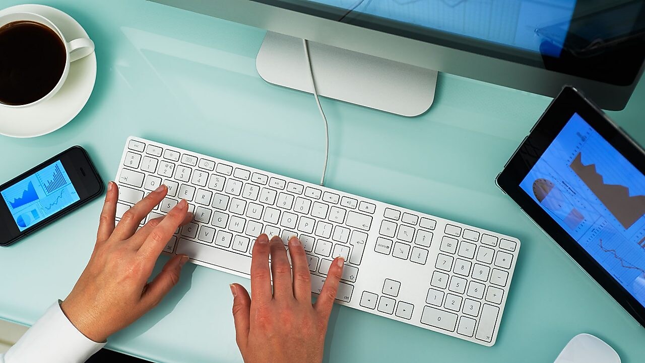 A user surfs the web from their desk