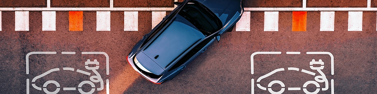 Jakie przywileje mają zielone tablice rejestracyjne? Samochód wjeżdżający do strefy dla pojazdów elektrycznych.