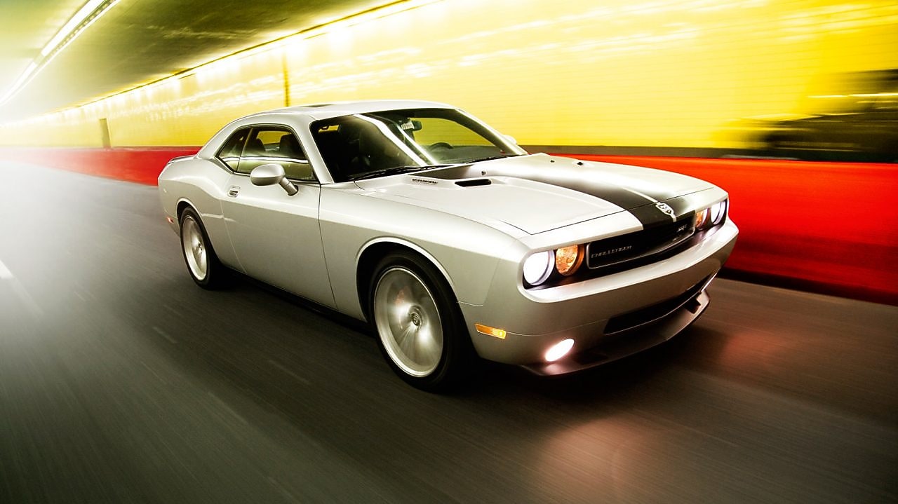 Mustang jadący przez tunel w San Francisco 