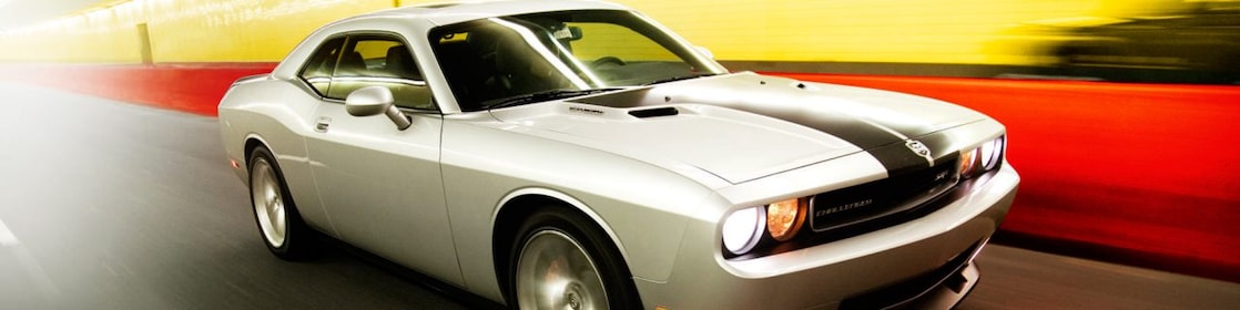 Mustang jadący przez tunel w San Francisco