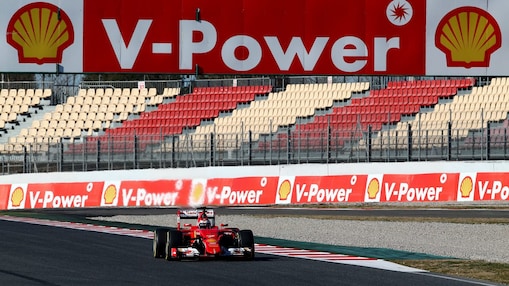 Kierowca Kimi Raikkonen z zespołu Ferrari podczas wyścigów Formuły 1 w samochodzie marki Ferrari SF15-T
