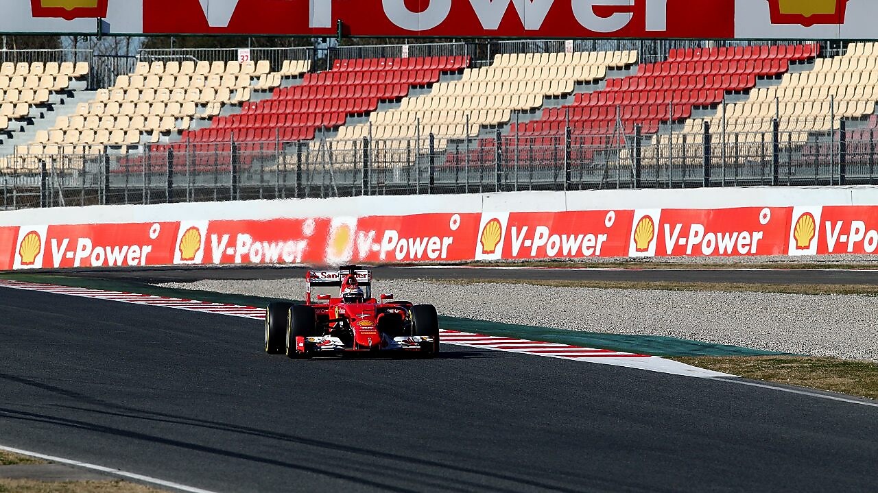 Kierowca Kimi Raikkonen z zespołu Ferrari podczas wyścigów Formuły 1 w samochodzie marki Ferrari SF15-T