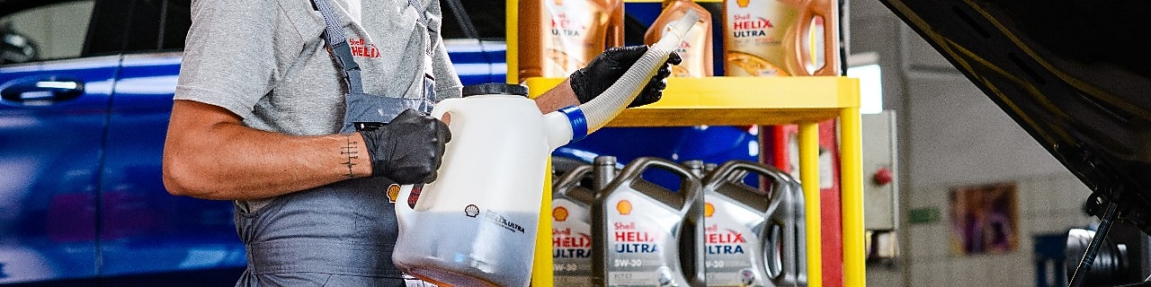 czy olej silnikowy ma datę ważności zdjęcie tytułowe