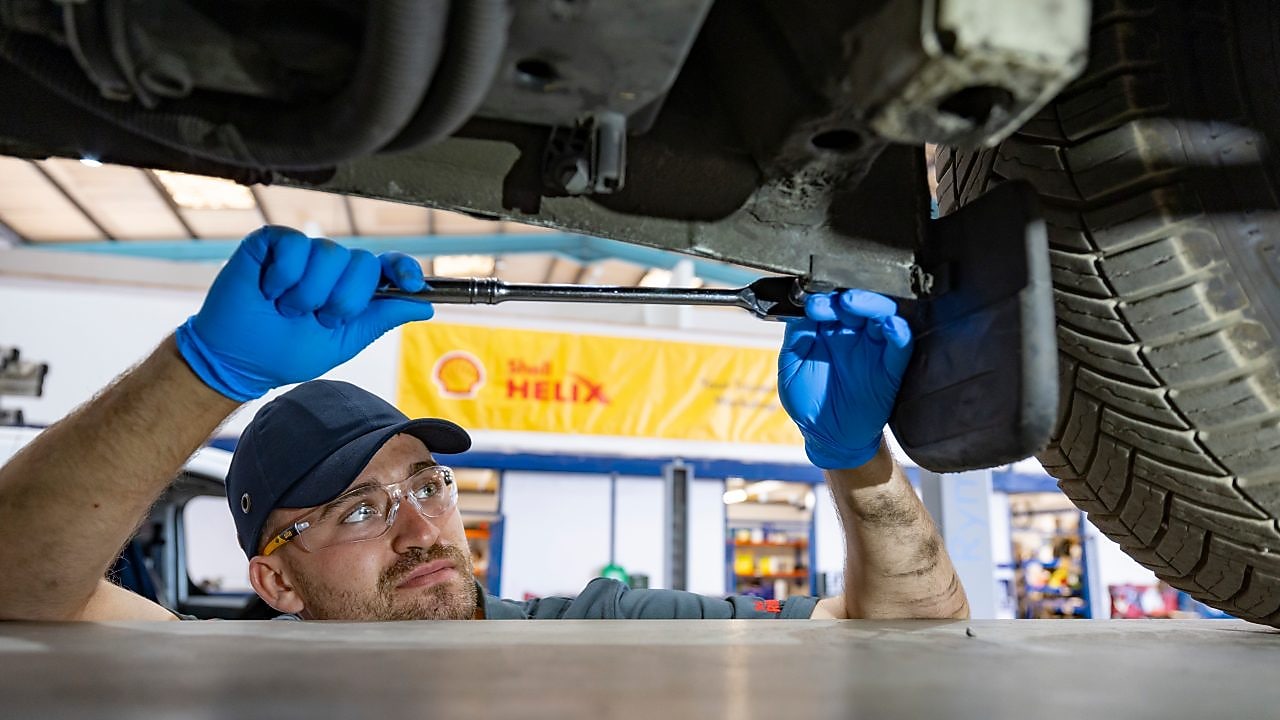 First oil change in a new car preview