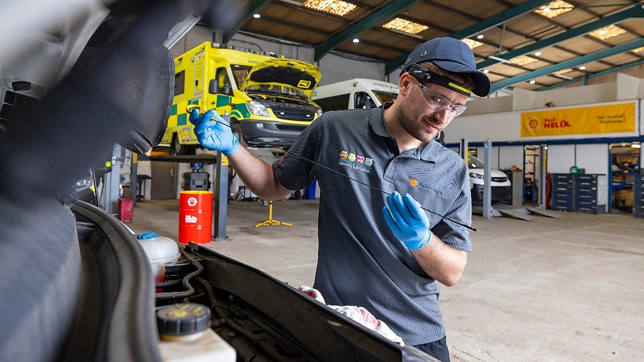 opiłki metalu w oleju zdjęcie tytułowe