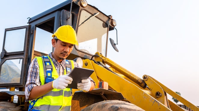 przepracowany olej hydrauliczny poziom w koparce