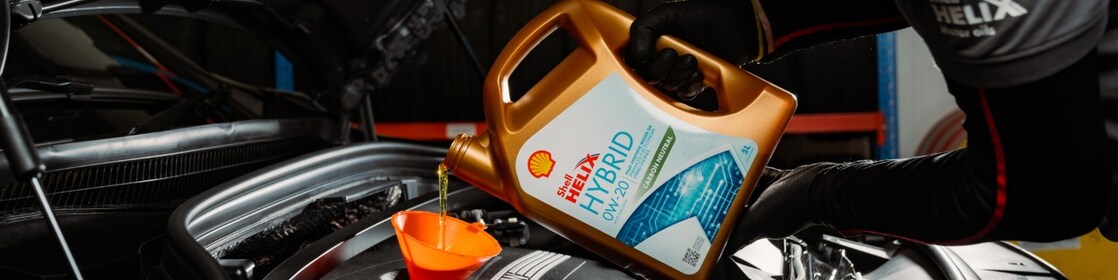 jaki olej do hybrydy zdjęcie tytułowe olej shell helix hybrid