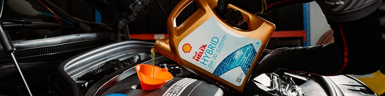 jaki olej do hybrydy zdjęcie tytułowe olej shell helix hybrid