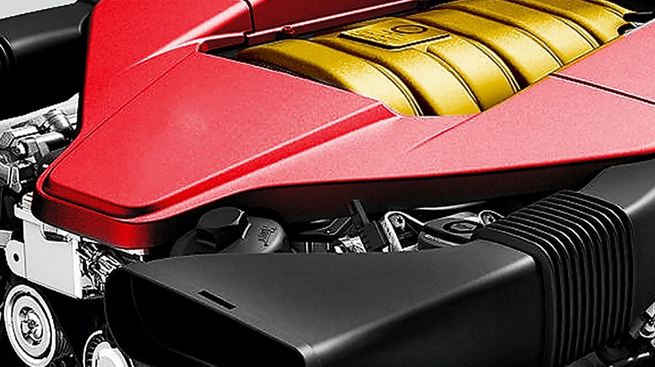 Silnik samochodowy z czerwonym obramowaniem i złotym środkiem