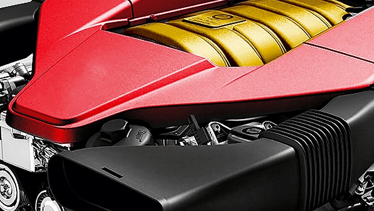 Silnik samochodowy z czerwonym obramowaniem i złotym środkiem