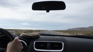 Szyba samochodowa z wnętrza samochodu