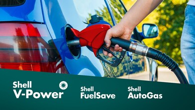 Przedstawia tankowanie na stacji auta